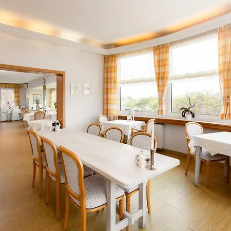 Haus Koebesine 12 Отель
